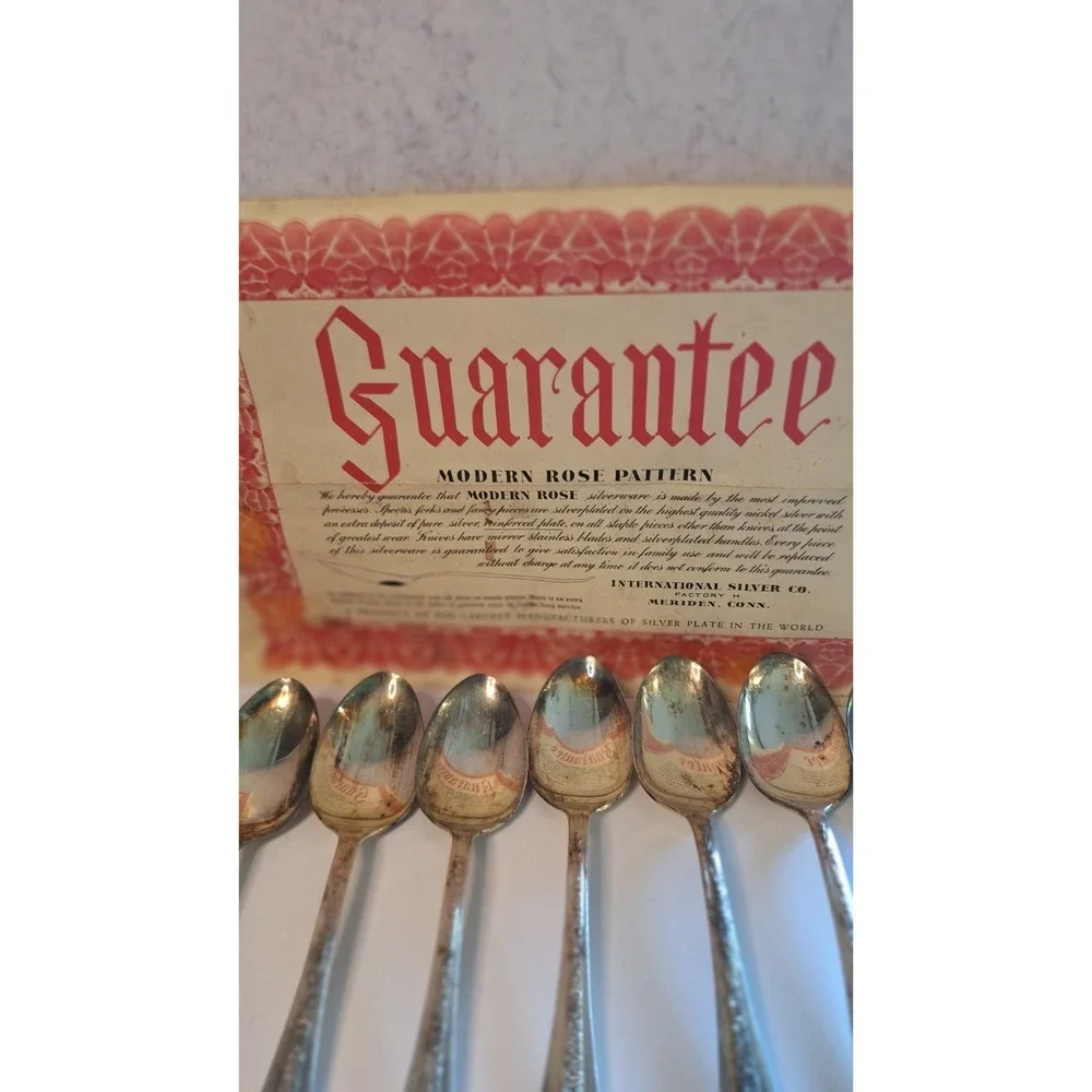 INTERNATIONAL SILVER ROGERS & BRO MODERN ROSE SILVERPLATE 32 PC FLATWARE SET